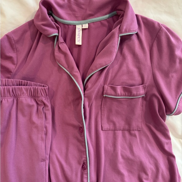 Women’s Short Sleeve Pajama Set in Dusty Rose with Contrast Piping - Picture 2 of 4